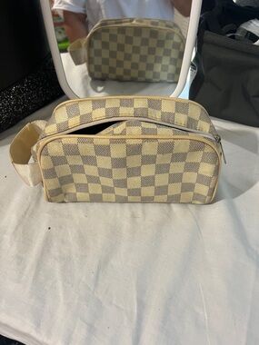 Beige Checkered Cosmetic Toiletry Bag - Travel Makeup Case